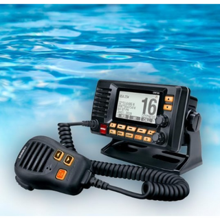 Uniden UM725 Marine Radio